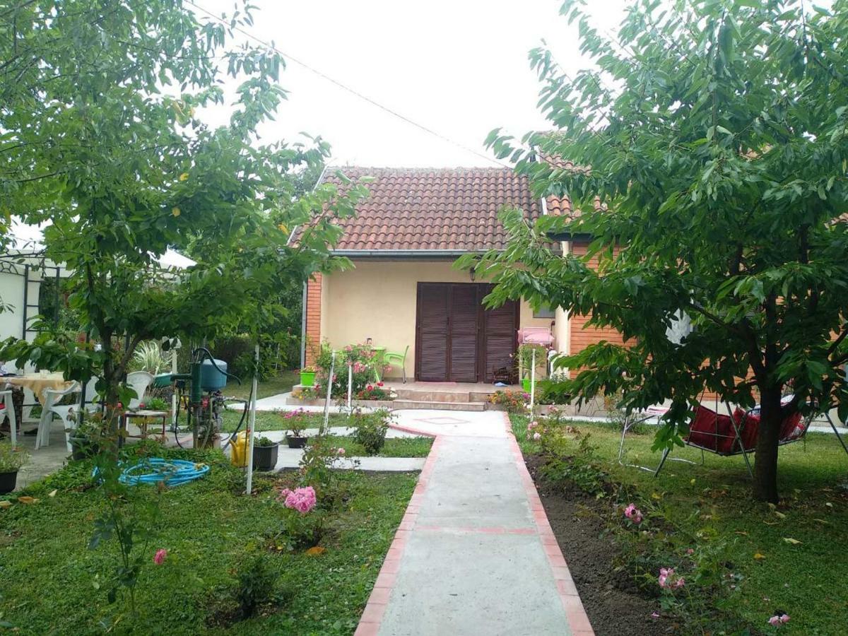 Apartment Ljupka Pančevo Buitenkant foto